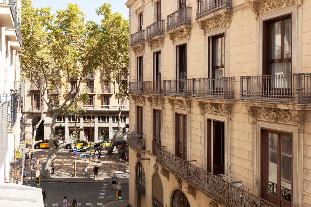Gaudi Ramblas Barcelona Buitenkant foto